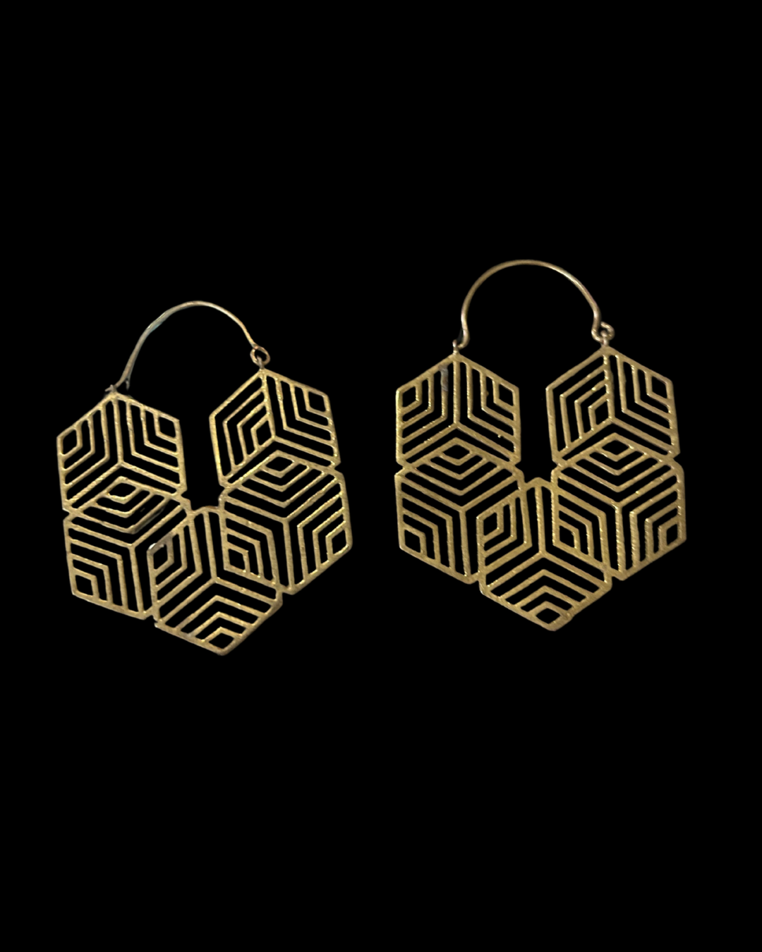 Brass geometric eyrnarlokkar