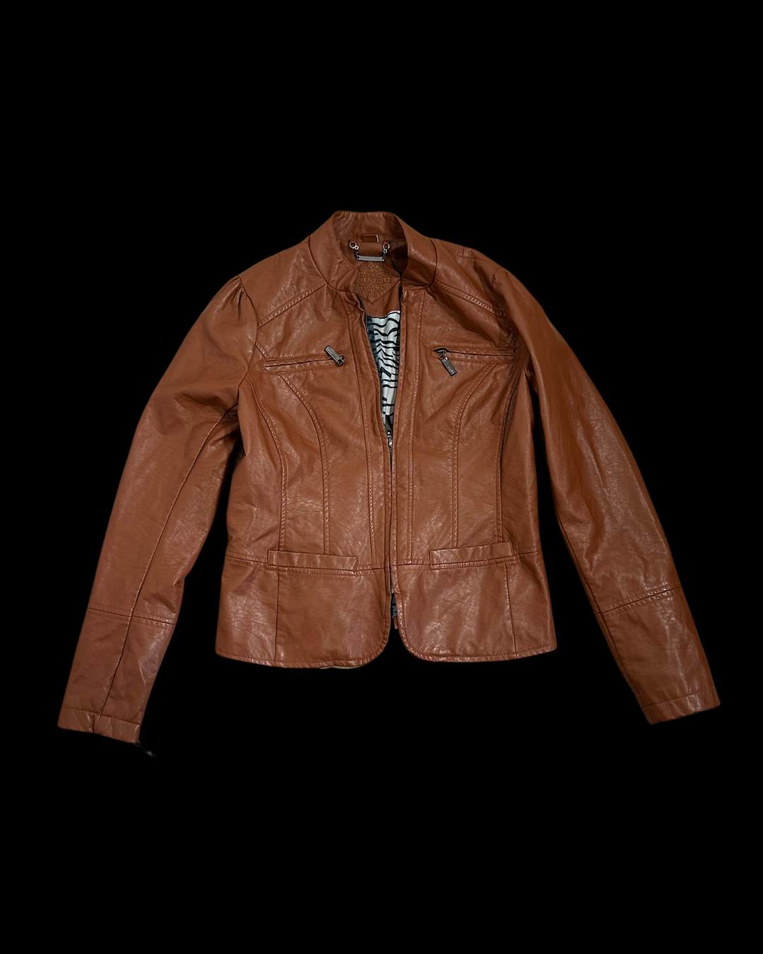 Rauðbrúnn jakki með rennilása detail